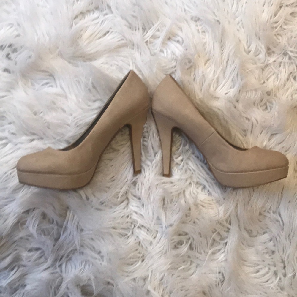 Nude Pump Heels 👠 *FINAL MARKDOWN PRICE*